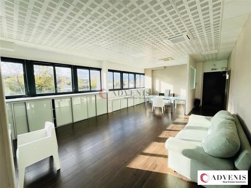 Location Bureaux 158 m² - Photo 1