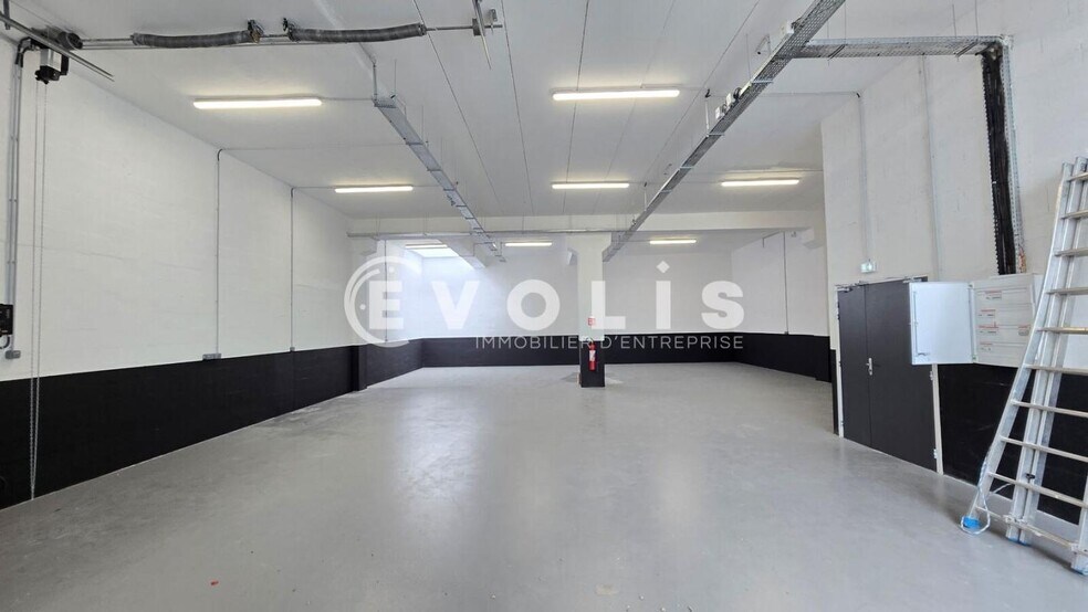 7 Rue Jean Prouvé, Villejuif to rent - Interior Photo - Image 3 of 24