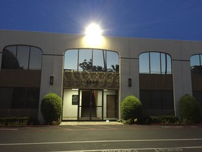 6430 Variel Ave, Woodland Hills, CA for rent Building Photo- Image 1 of 9