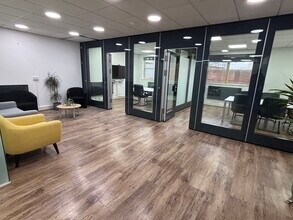 18 King St, Maidenhead to rent Interior Photo- Image 1 of 10