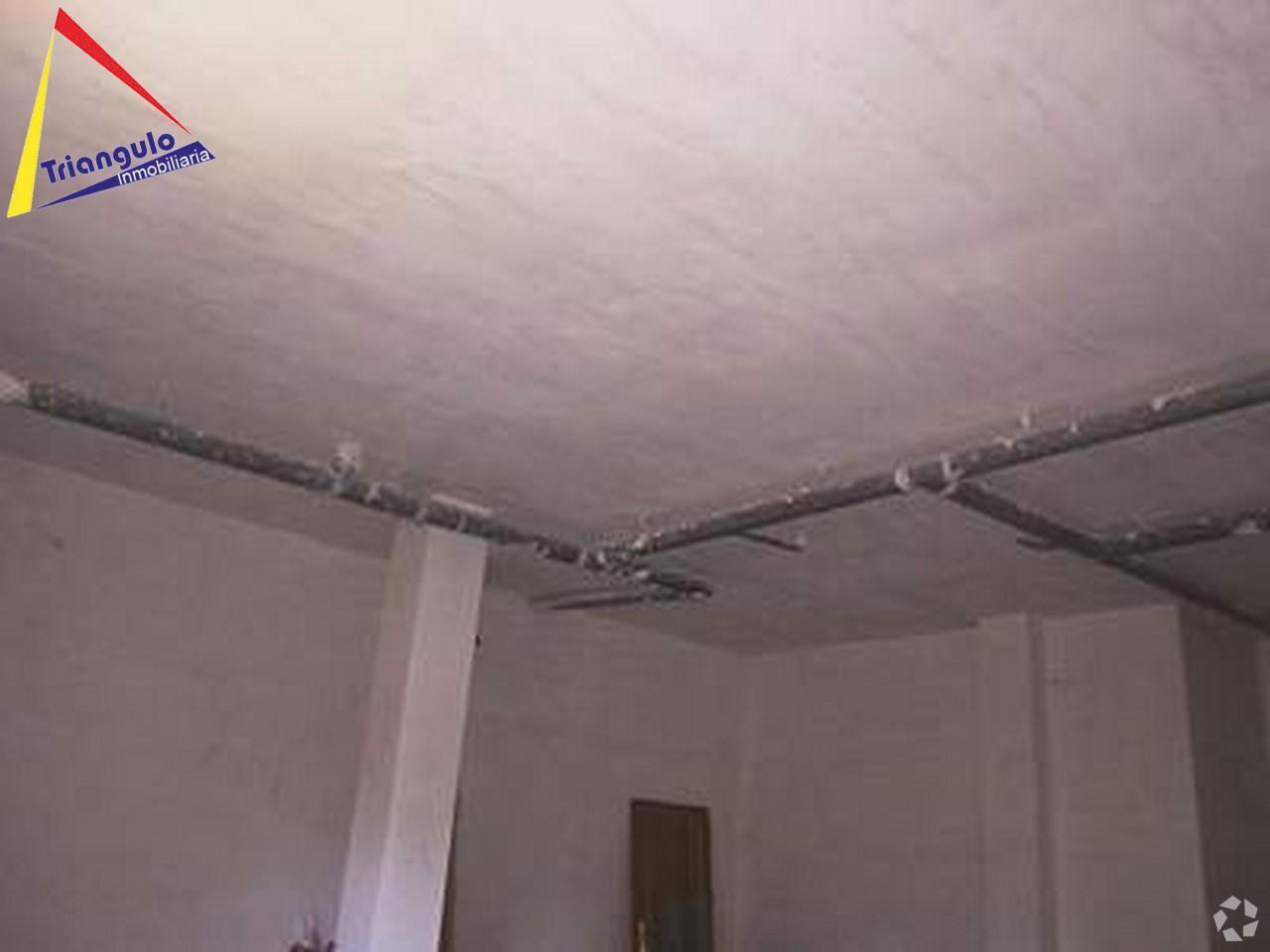 Retail in Segovia, Segovia to rent Interior Photo- Image 1 of 2