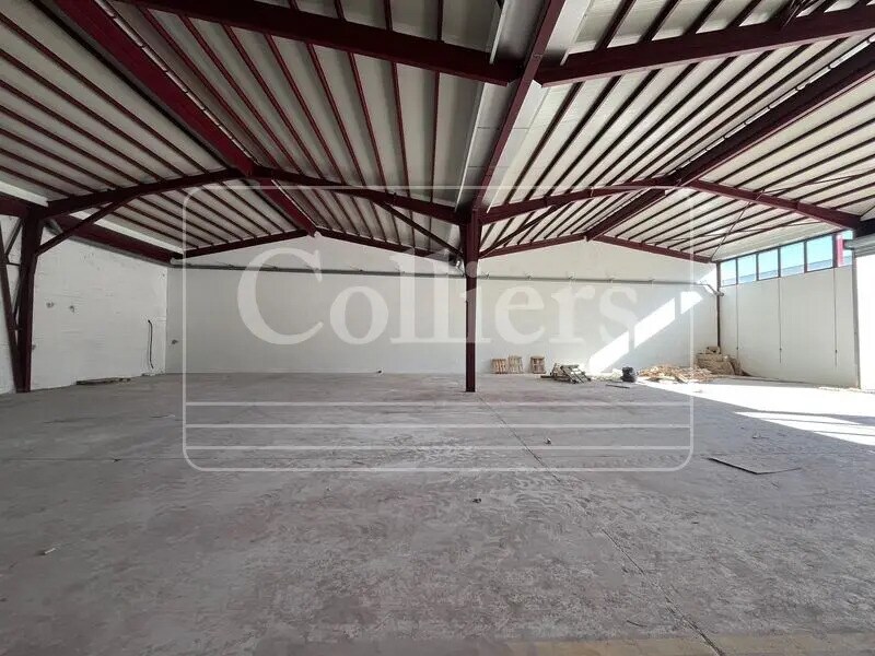 Light Industrial in Aubagne to rent Interior Photo- Image 1 of 3