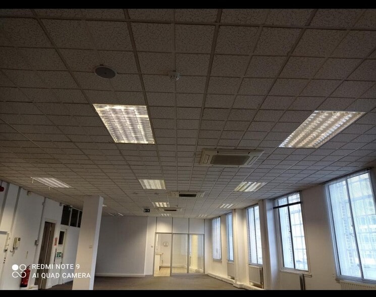 41-45 George St, Croydon to rent - Interior Photo - Image 3 of 58