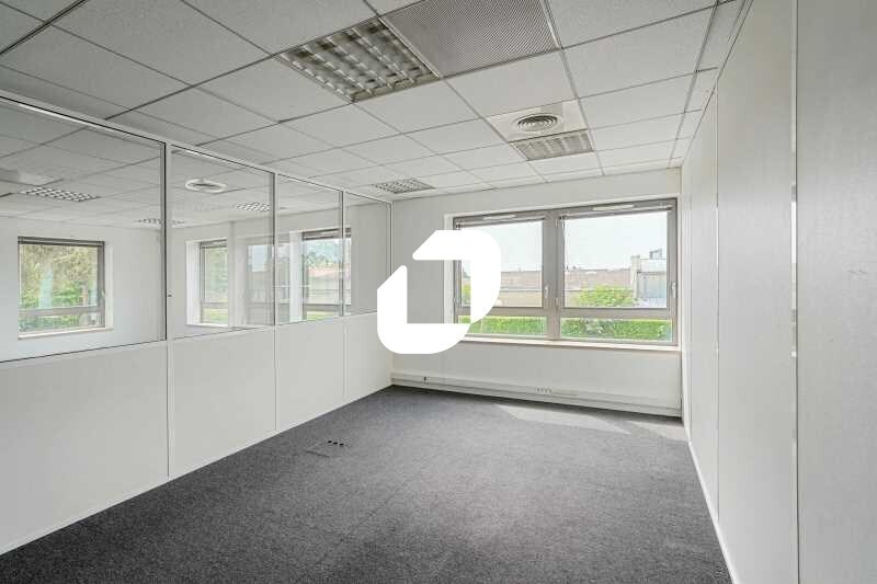 Office in Limonest to rent - Interior Photo - Image 2 of 12
