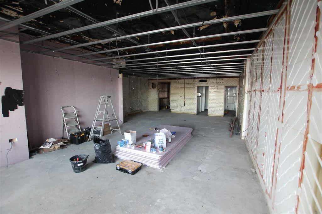 12 East Parade, Whitley Bay to rent Building Photo- Image 1 of 5