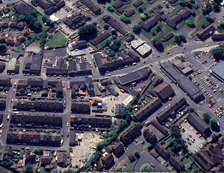 41 Barnsley Rd, Pontefract to rent - Aerial - Image 2 of 2