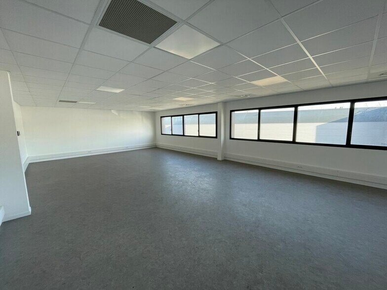 Light Industrial in Aulnay-sous-Bois to rent - Interior Photo - Image 3 of 6