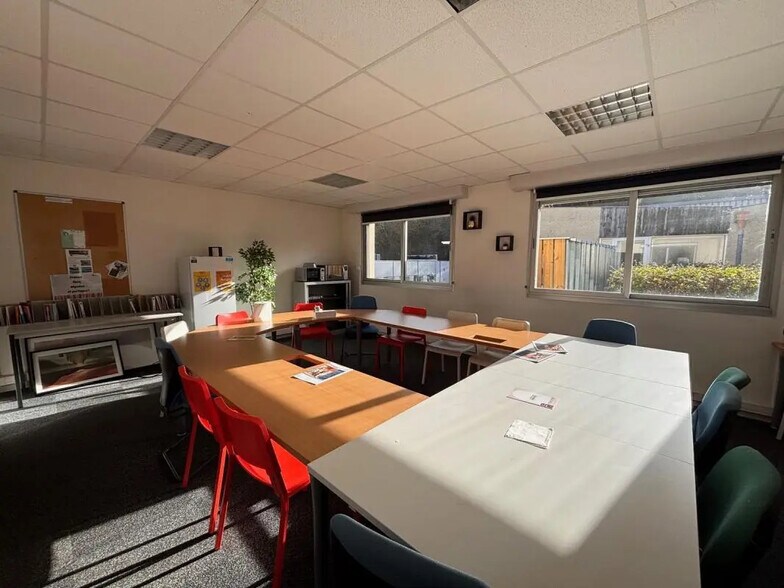 Office in Saint-Apollinaire for sale - Building Photo - Image 2 of 8