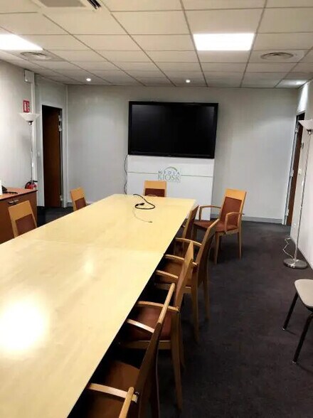 Industrial in Gennevilliers to rent - Building Photo - Image 3 of 22