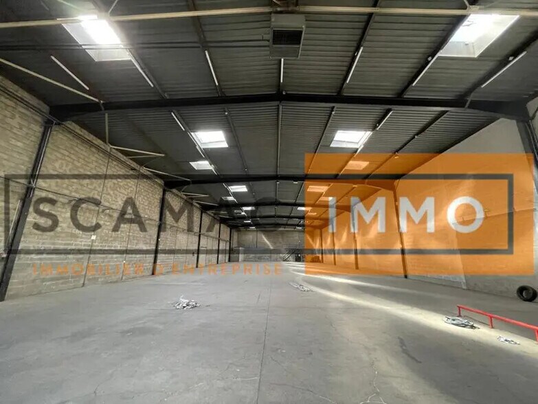 Industrial in MORANGIS to rent - Building Photo - Image 2 of 7