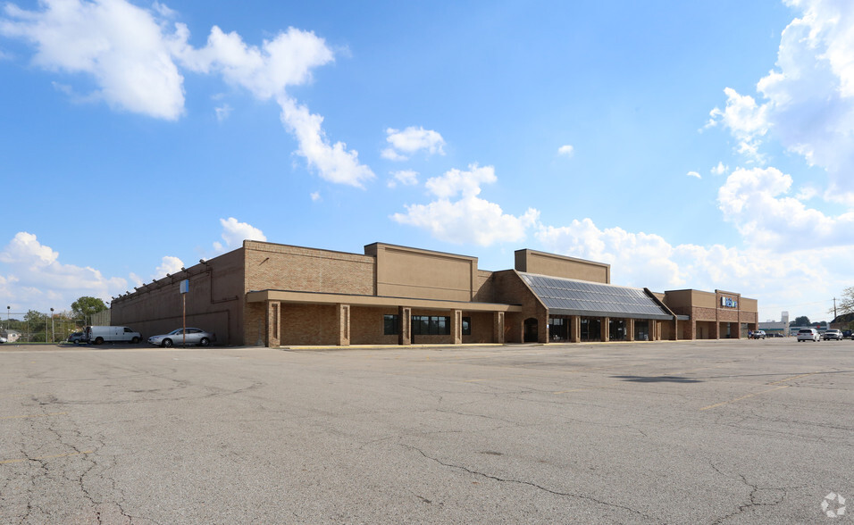 240-310 N Wilson Rd, Columbus, OH for rent - Building Photo - Image 1 of 3