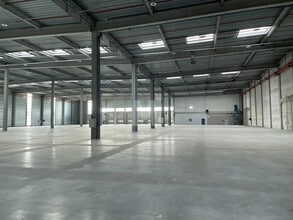 Industrial in Lieusaint to rent Building Photo- Image 1 of 5