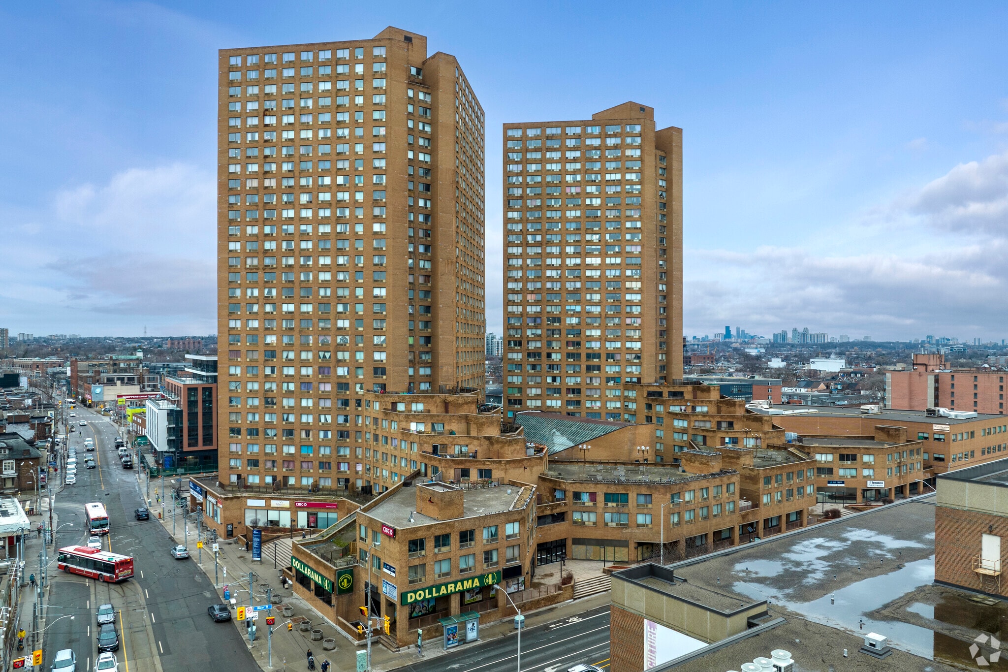 2340-2360 Dundas St W, Toronto, ON for sale Primary Photo- Image 1 of 1