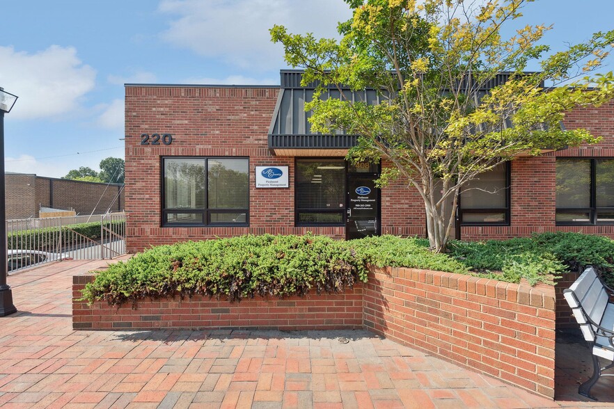 220 Westinghouse Blvd, Charlotte, NC for sale - Building Photo - Image 2 of 26