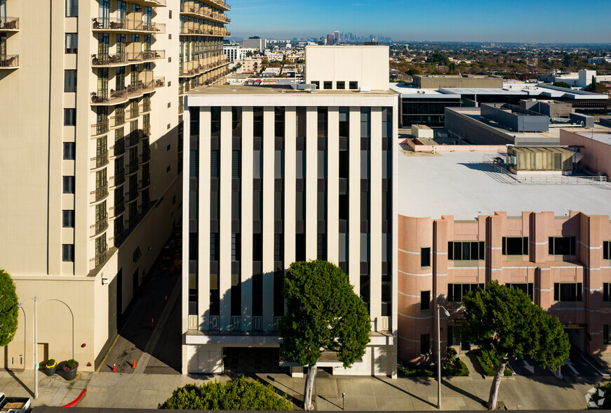 132 S Rodeo Dr, Beverly Hills, CA for rent - Primary Photo - Image 1 of 4