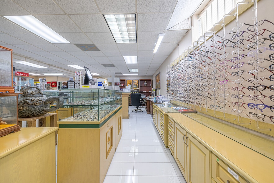 3221 Fannin St, Houston, TX to rent - Lobby - Image 3 of 22