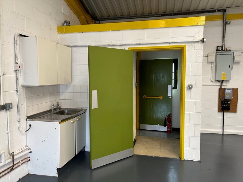 5A-5F Carlisle Rd, Brampton to rent - Building Photo - Image 3 of 7