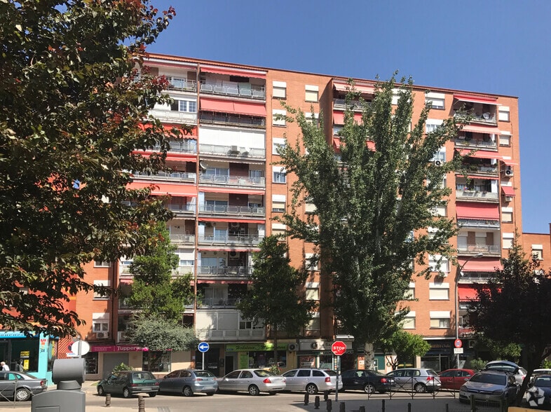 Calle de la Sagra, 5, Leganés, Madrid to rent - Building Photo - Image 2 of 2