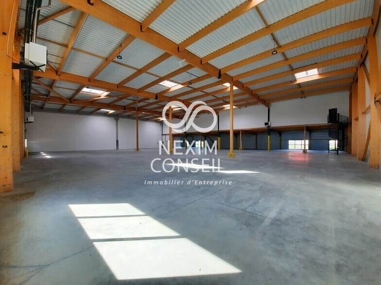 Light Industrial in Moissy-Cramayel to rent - Interior Photo - Image 2 of 7