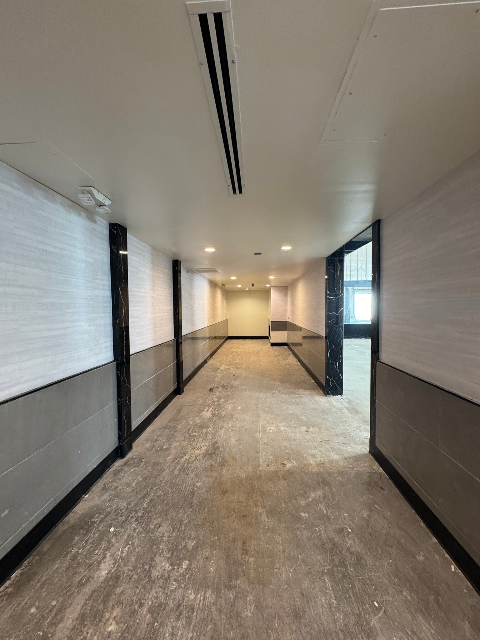 18420 Hart St, Reseda, CA to rent Interior Photo- Image 1 of 4