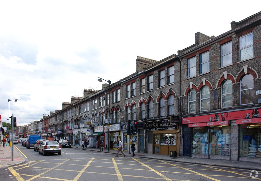 75 Turnpike Ln, London to rent - Building Photo - Image 2 of 2