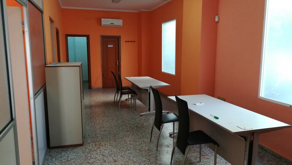 Retail in Algemesí, Valencia to rent - Building Photo - Image 2 of 7