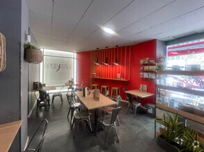 Retail in Madrid, Madrid to rent Interior Photo- Image 2 of 3
