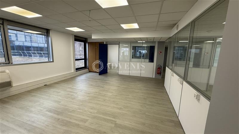 Office in Noisy Le Grand to rent - Interior Photo - Image 2 of 4