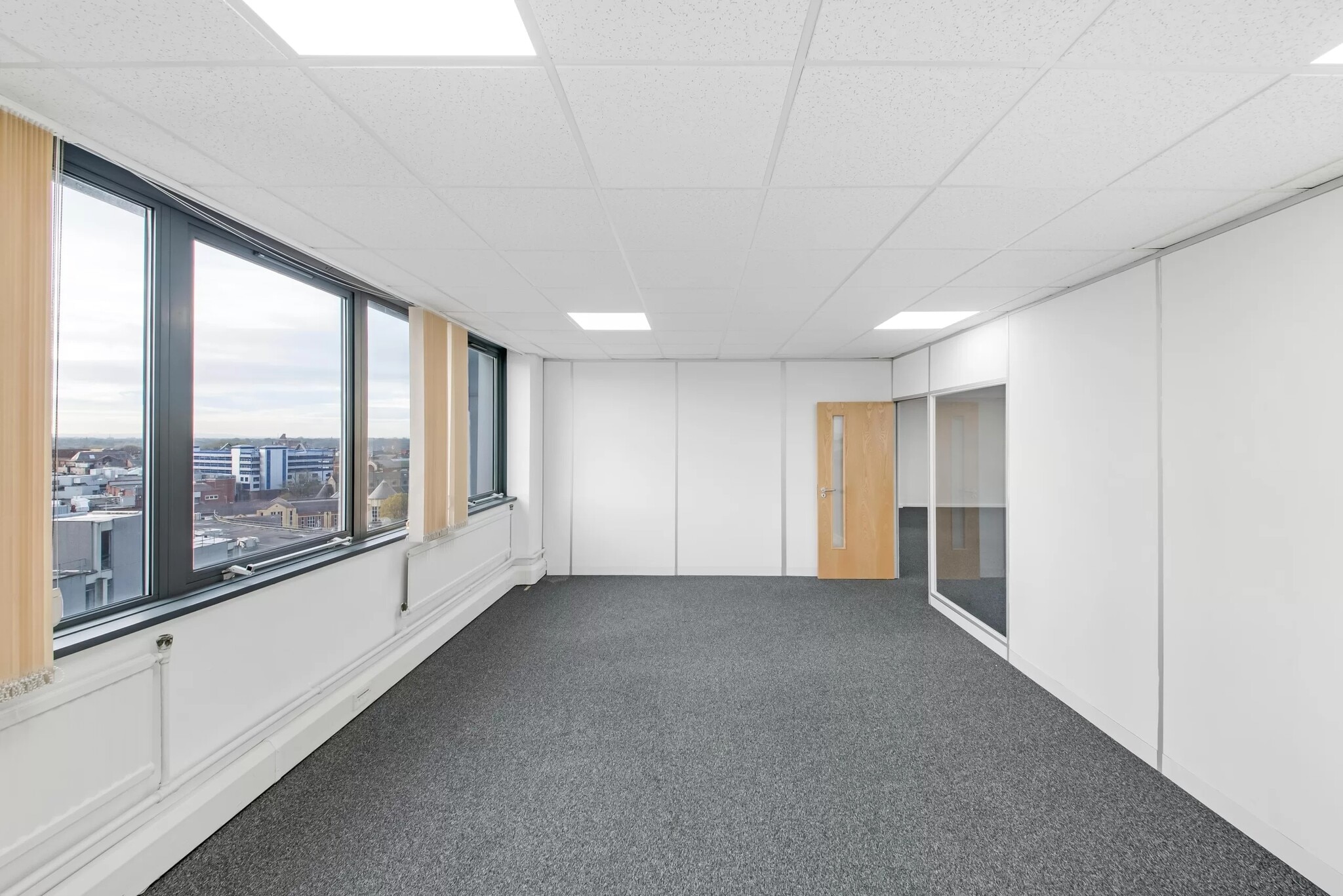 Ringway, Preston to rent Interior Photo- Image 1 of 3