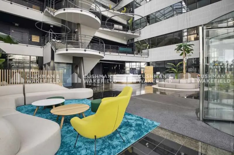 1 Rue Arnold Schoenberg, Guyancourt to rent Building Photo- Image 1 of 9