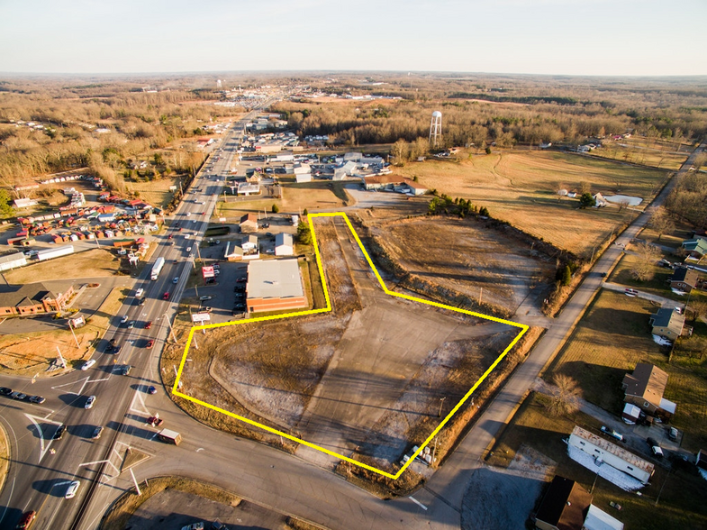 1900 Highway 46 S, Dickson, TN for rent - Building Photo - Image 1 of 8