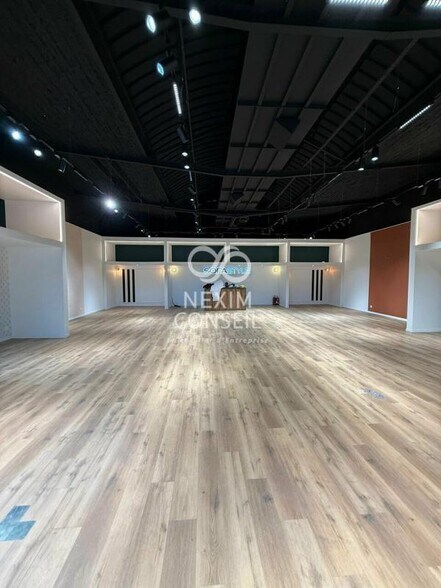 Light Industrial in Drancy to rent - Interior Photo - Image 1 of 3