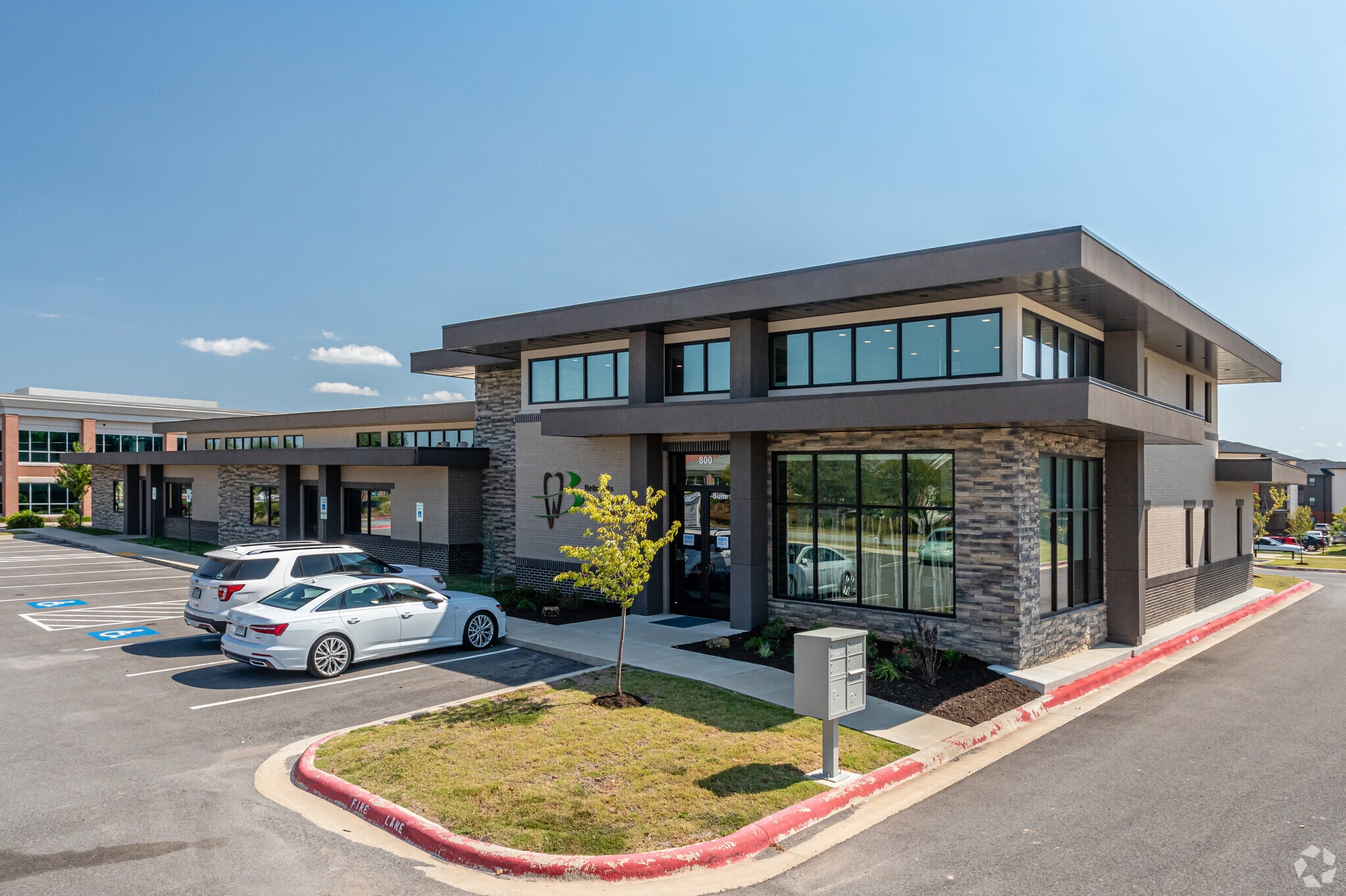 800 SE Plaza Ave, Bentonville, AR to rent Primary Photo- Image 1 of 6