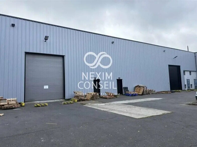 Light Industrial in Villeneuve-la-Garenne to rent - Building Photo - Image 2 of 2