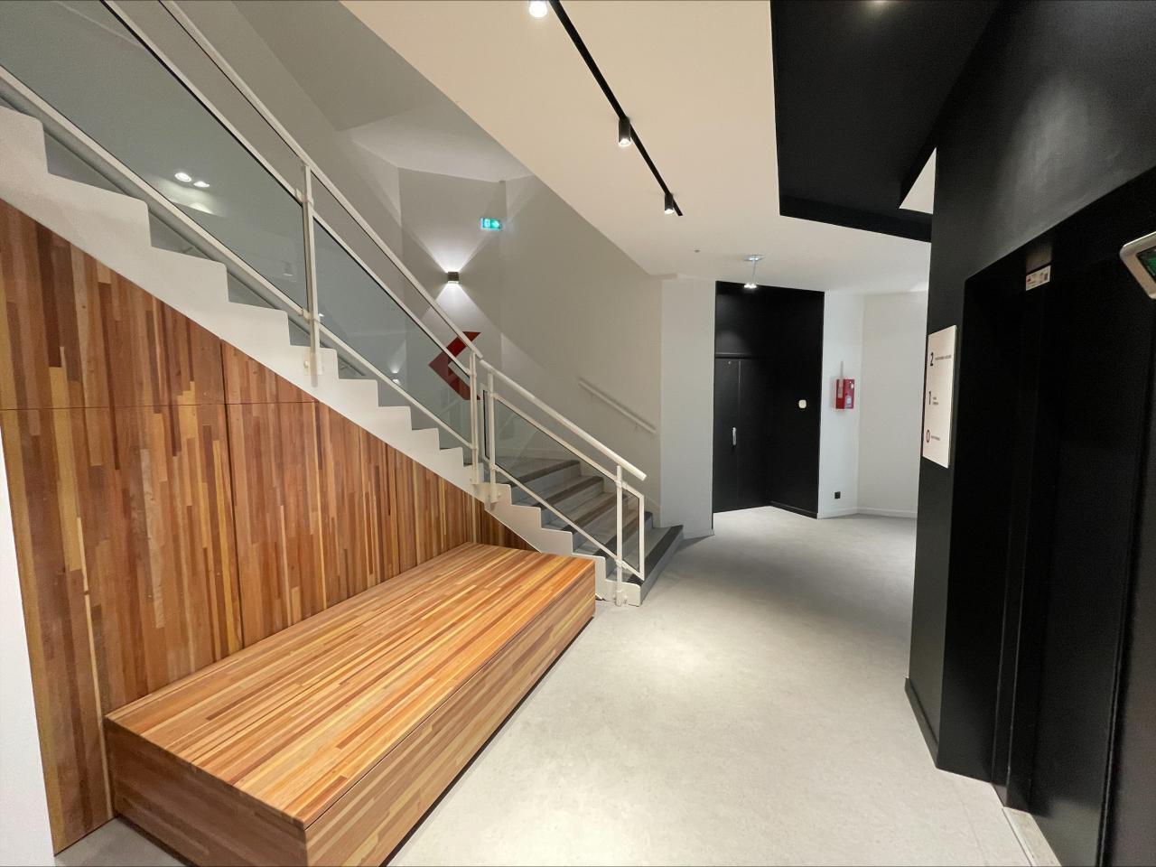 Light Industrial in Nanterre to rent Interior Photo- Image 1 of 3