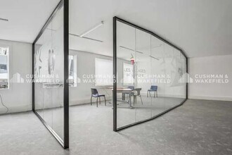 Office in Puteaux to rent Interior Photo- Image 1 of 2