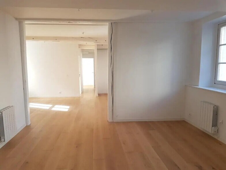 Office in Rouen to rent - Building Photo - Image 3 of 14