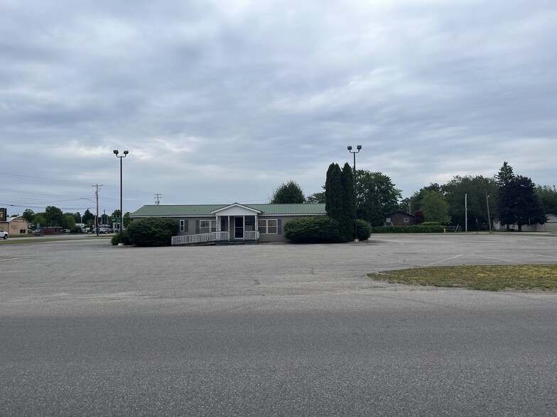 810 N Birch St, Kalkaska, MI for sale - Building Photo - Image 2 of 30