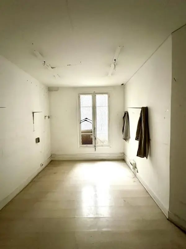 Retail in Paris to rent Interior Photo- Image 1 of 6