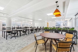 5-17 Hammersmith Grove, London to rent Interior Photo- Image 2 of 7