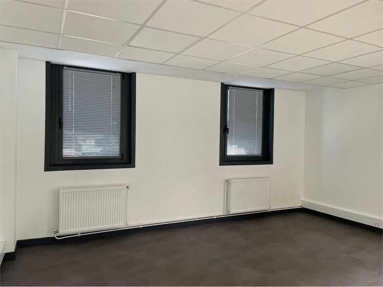 11/13 Chemin De L'Industrie, Dardilly to rent - Interior Photo - Image 3 of 15