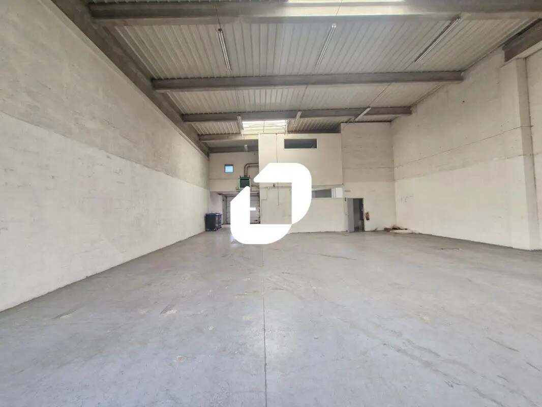 Light Industrial in Champs-sur-Marne to rent Interior Photo- Image 1 of 11