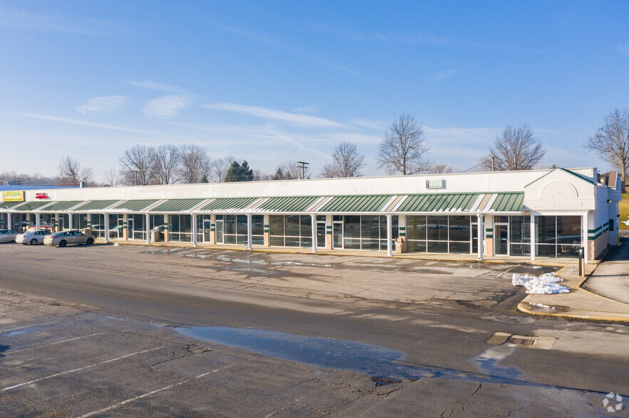 101-123 Blossom Centre Blvd, Willard, OH for rent - Building Photo - Image 3 of 11