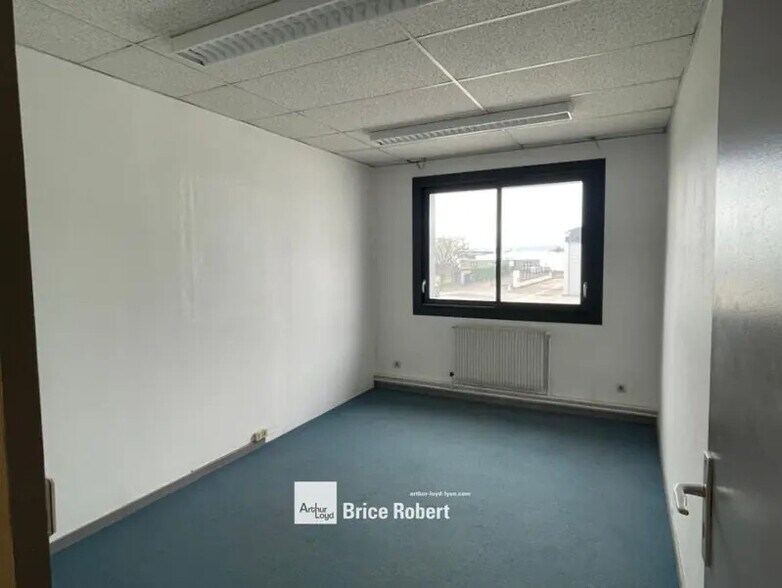 81 Avenue Du Progrès, Chassieu to rent - Building Photo - Image 3 of 15