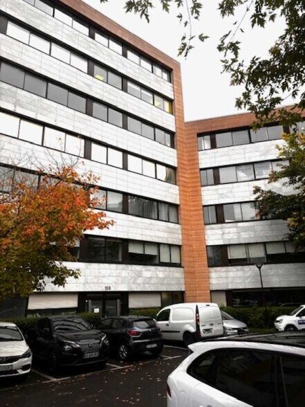 Office in Noisy-le-Grand to rent - Building Photo - Image 1 of 6