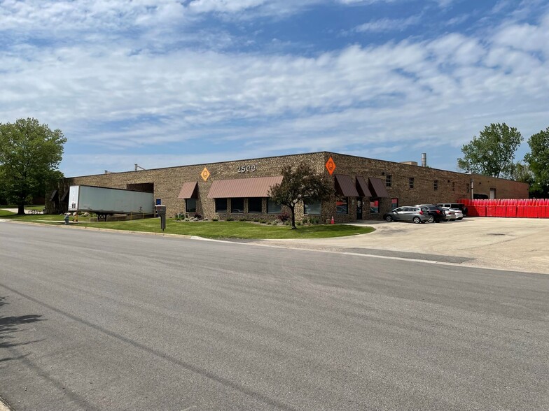 2500 Production Dr, St Charles, IL for rent - Building Photo - Image 2 of 14