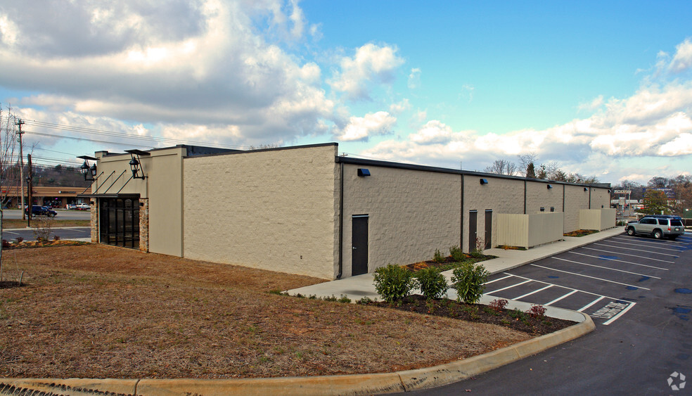 10900 Kingston Pike, Knoxville, TN for sale - Building Photo - Image 1 of 1