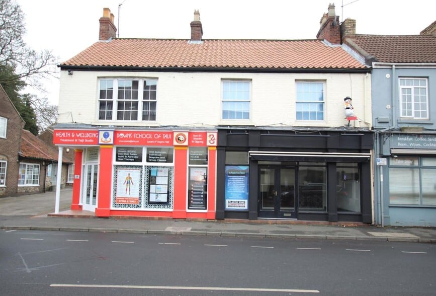 12-14 Market Pl, Hornsea for sale - Primary Photo - Image 1 of 1