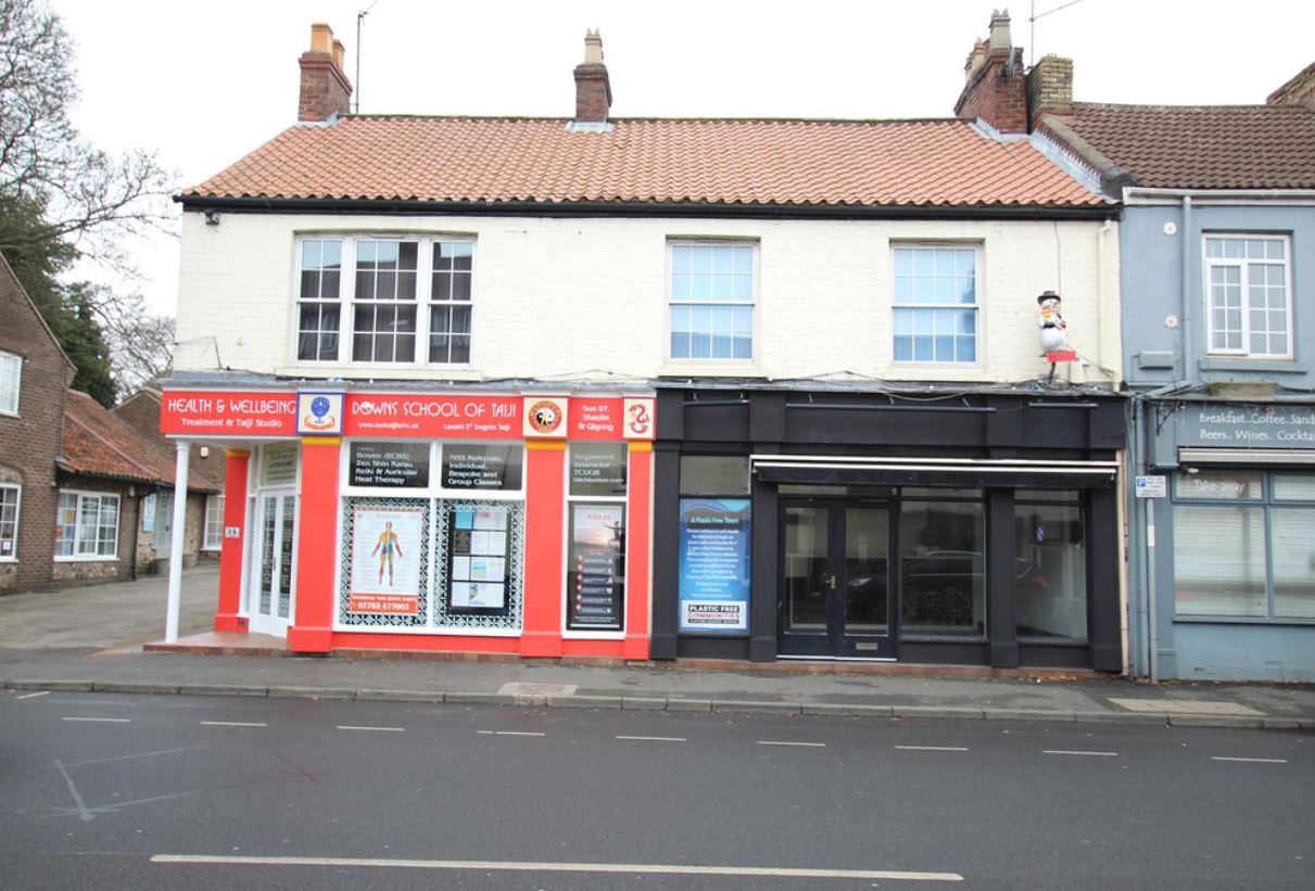 12-14 Market Pl, Hornsea for sale Building Photo- Image 1 of 1