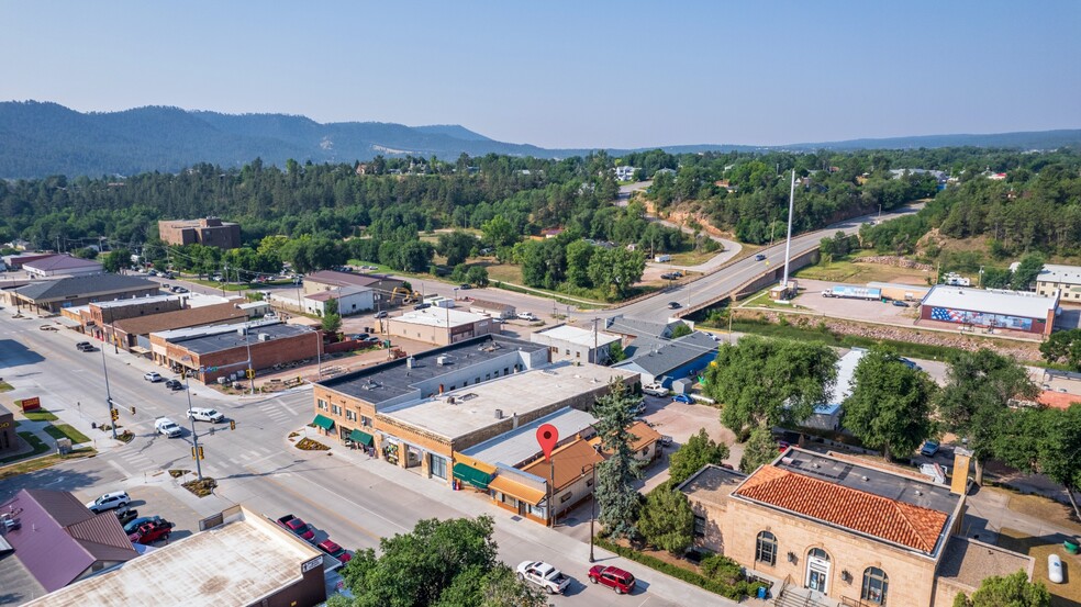 112 N Chicago St, Hot Springs, SD for sale - Primary Photo - Image 1 of 28